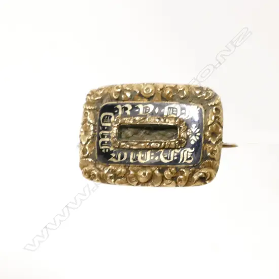A William IV 15ct. yellow gold and black enamelled mourning brooch