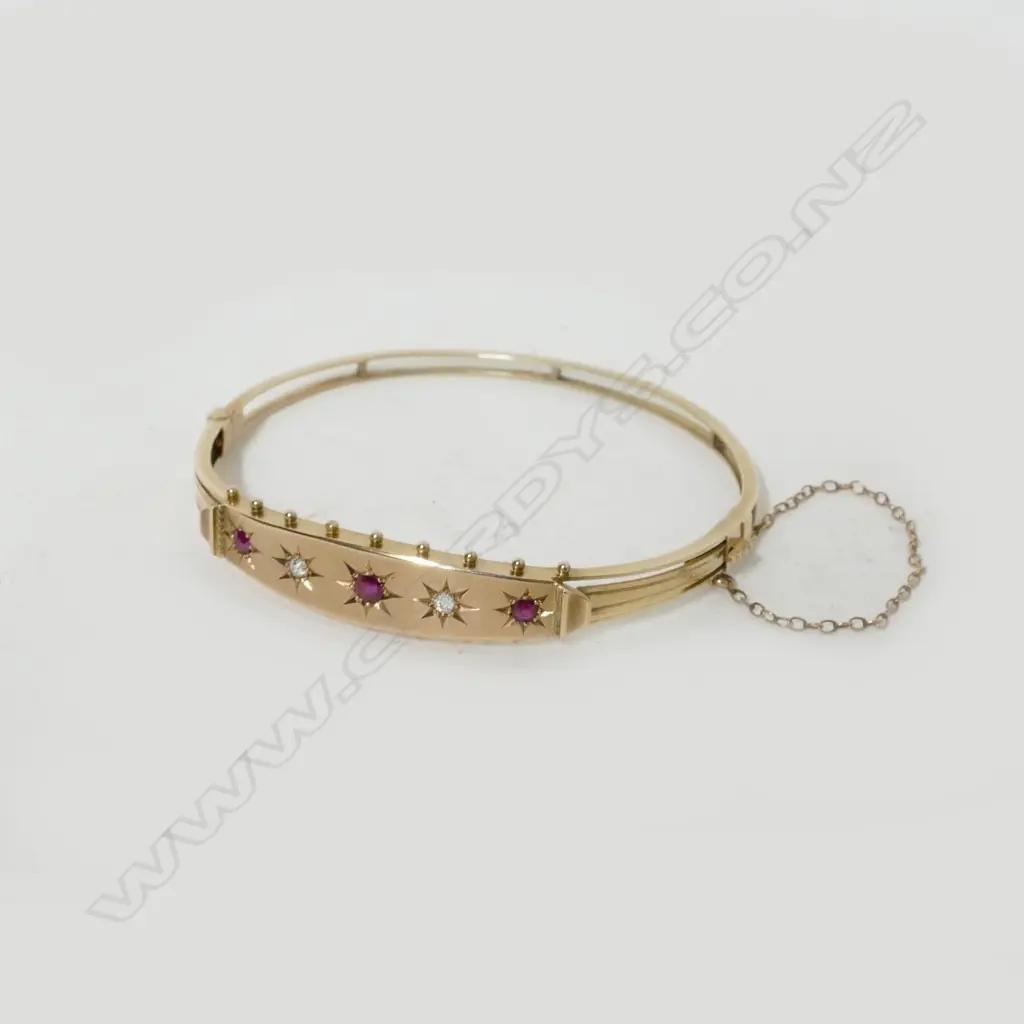 An Edwardian 9ct. rose gold hinged bangle Image 1++