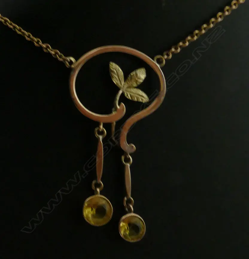 An Edwardian 9ct. gold and citrine pendant necklace Image 1++