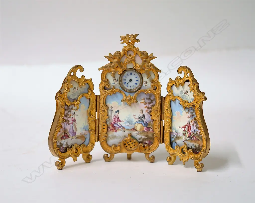 A late 19thC French ormolu and porcelain small table screen desk clock Image 1++