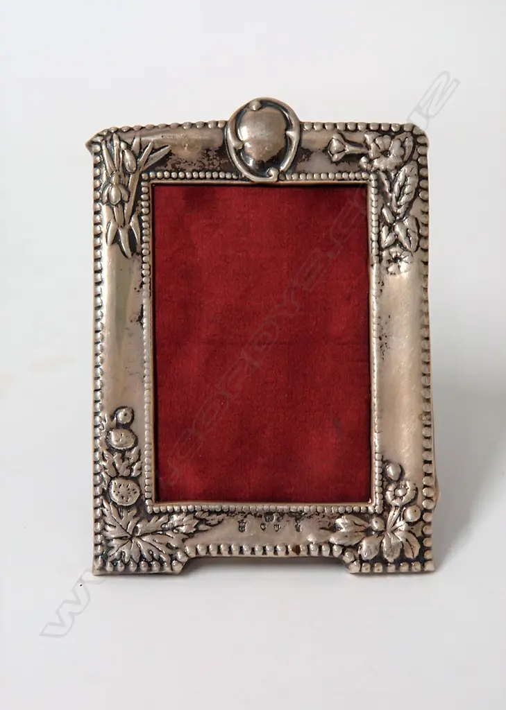 A Victorian silver photo frame Image 1++