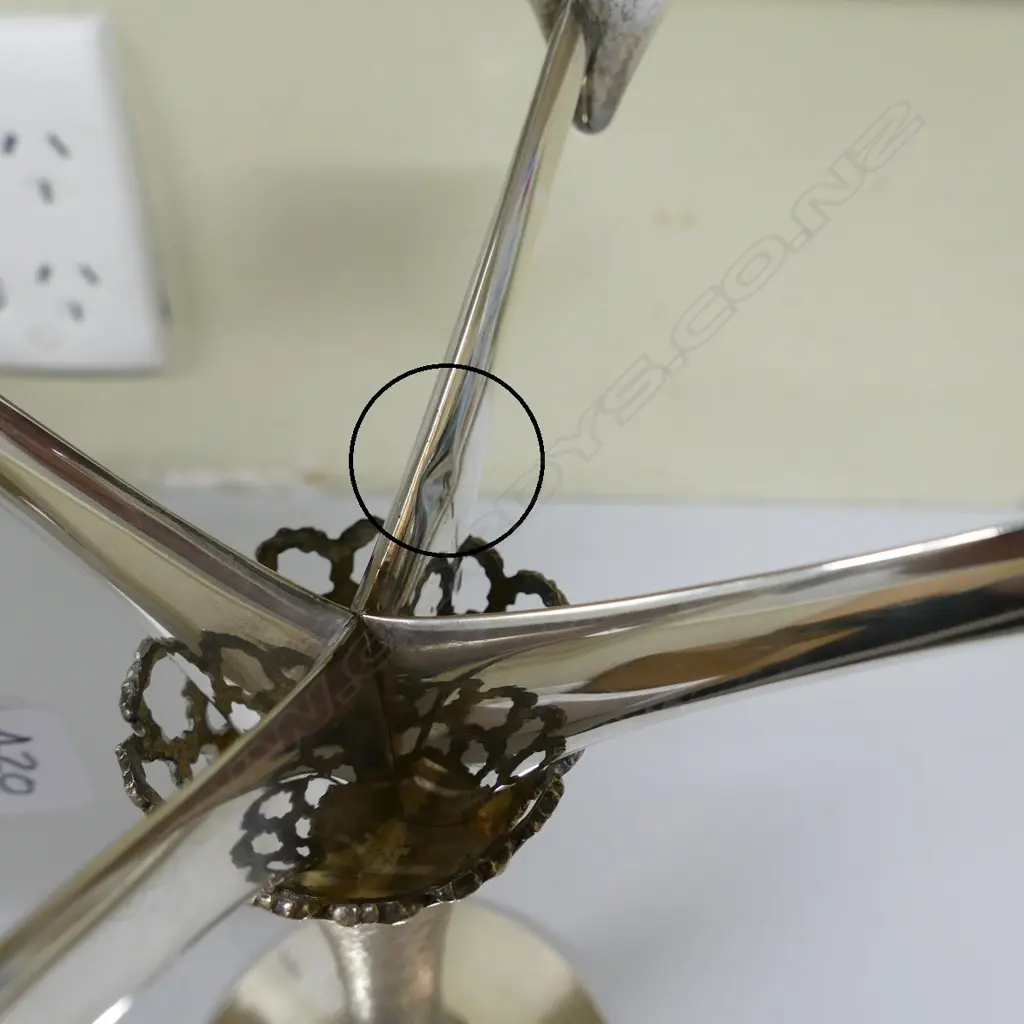 A Stuart Devlin silver and silver gilt four light candelabra Image 1++