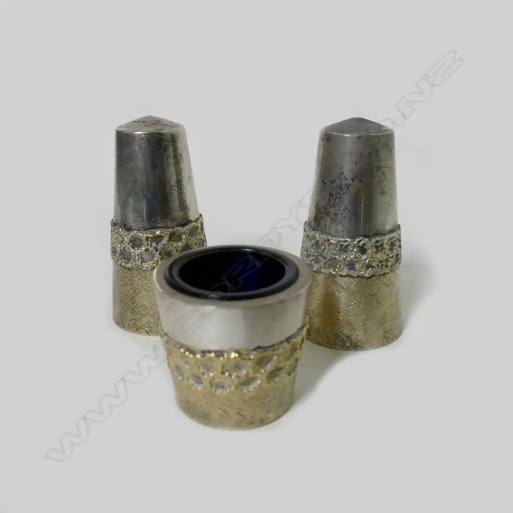 A Stuart Devlin silver and silver gilt condiment set Image 1++