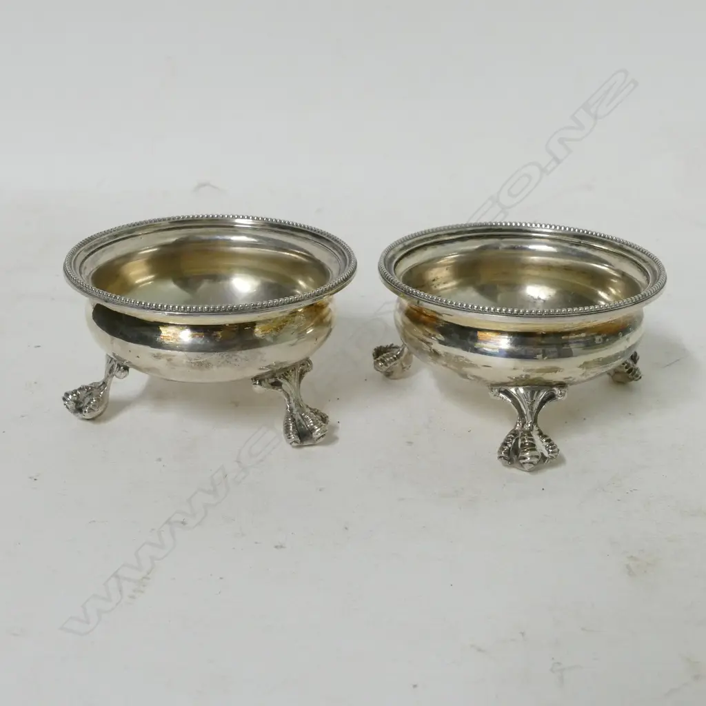 A pair of Victorian silver tripod salts Image 1++