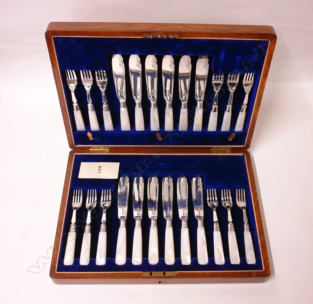 An early 20thC silver and mother-of-pearl 12 place fish service Image 1++