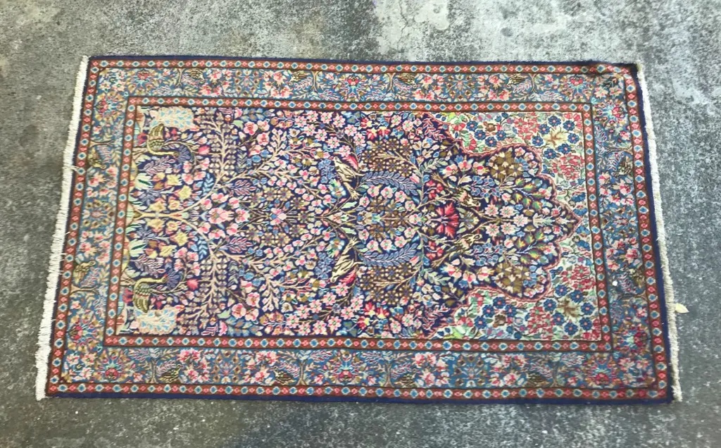 A large Persian prayer rug Image 1++