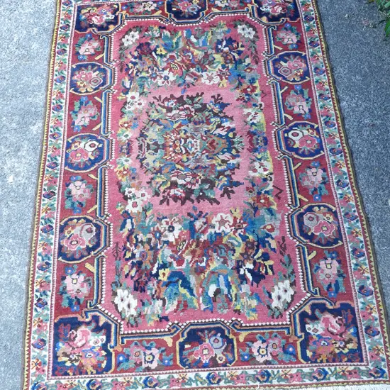 An Iranian Bakhtiari hand knotted carpet