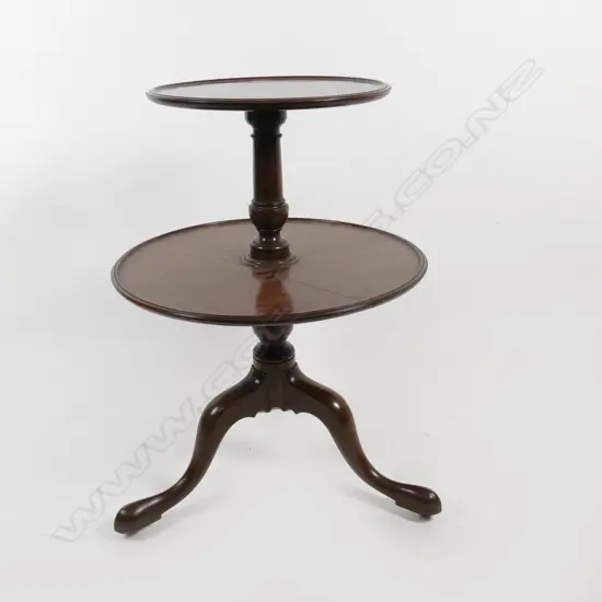 A Georgian two-tier dumb waiter