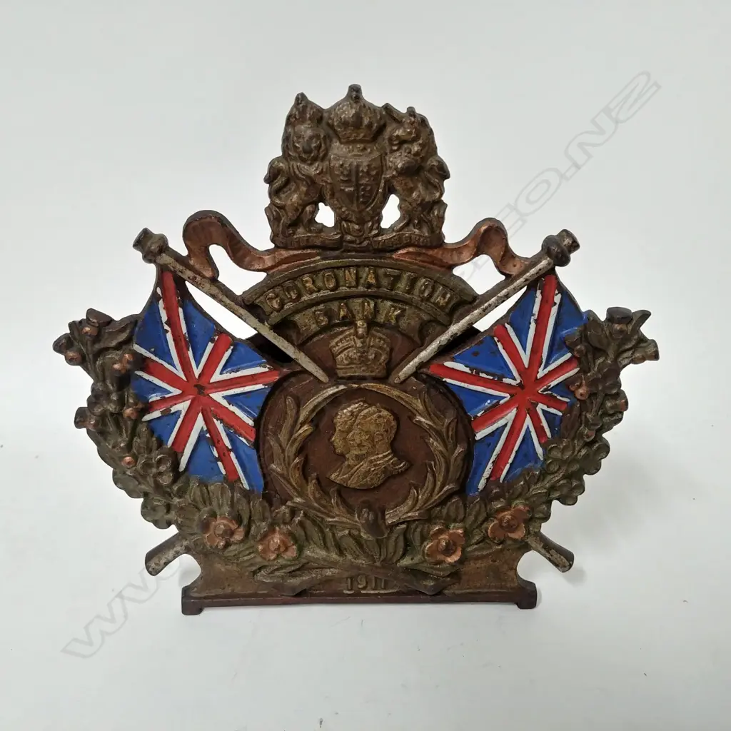 A vintage cast iron money bank Image 1++