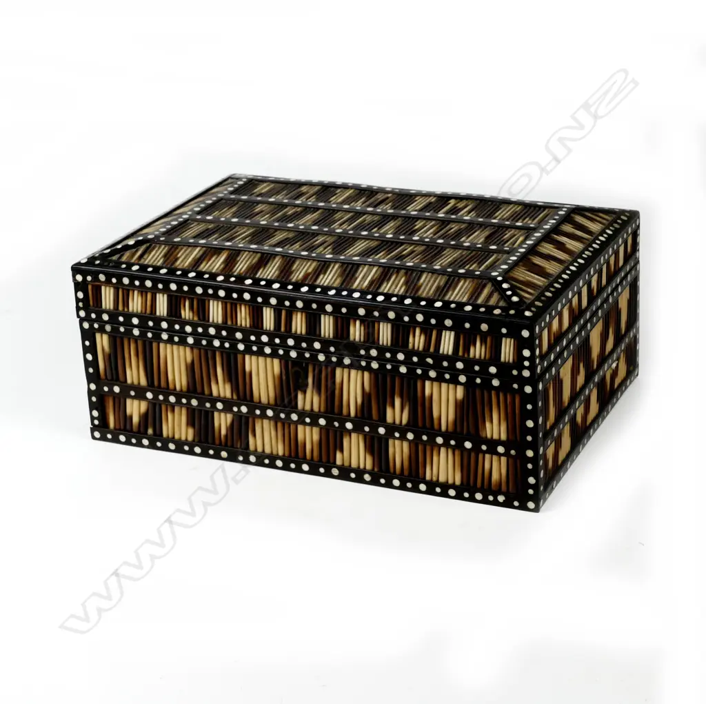 A large Ceylonese porcupine quill and ebony box Image 1++