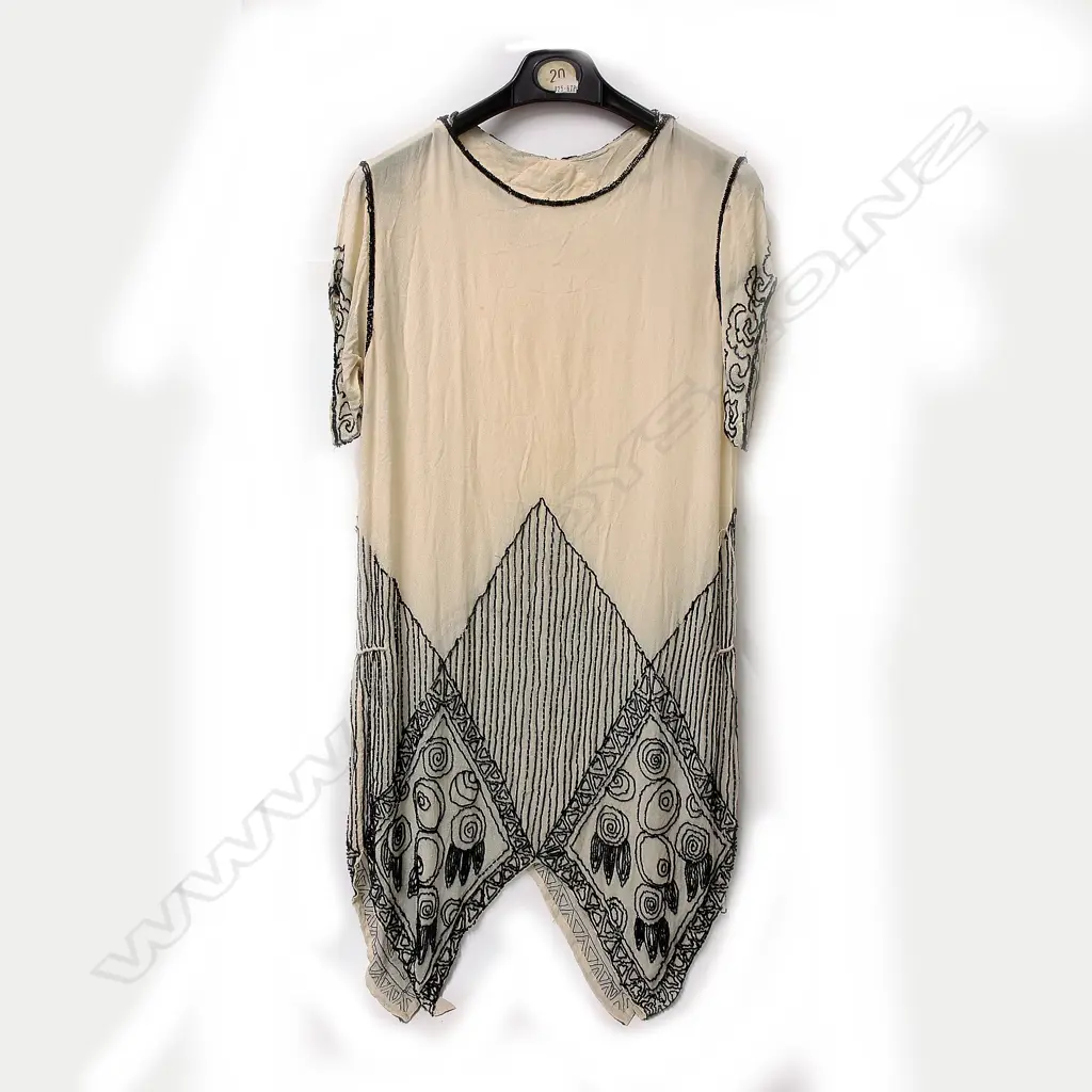 A vintage Art Deco style beaded flapper's dress Image 1++