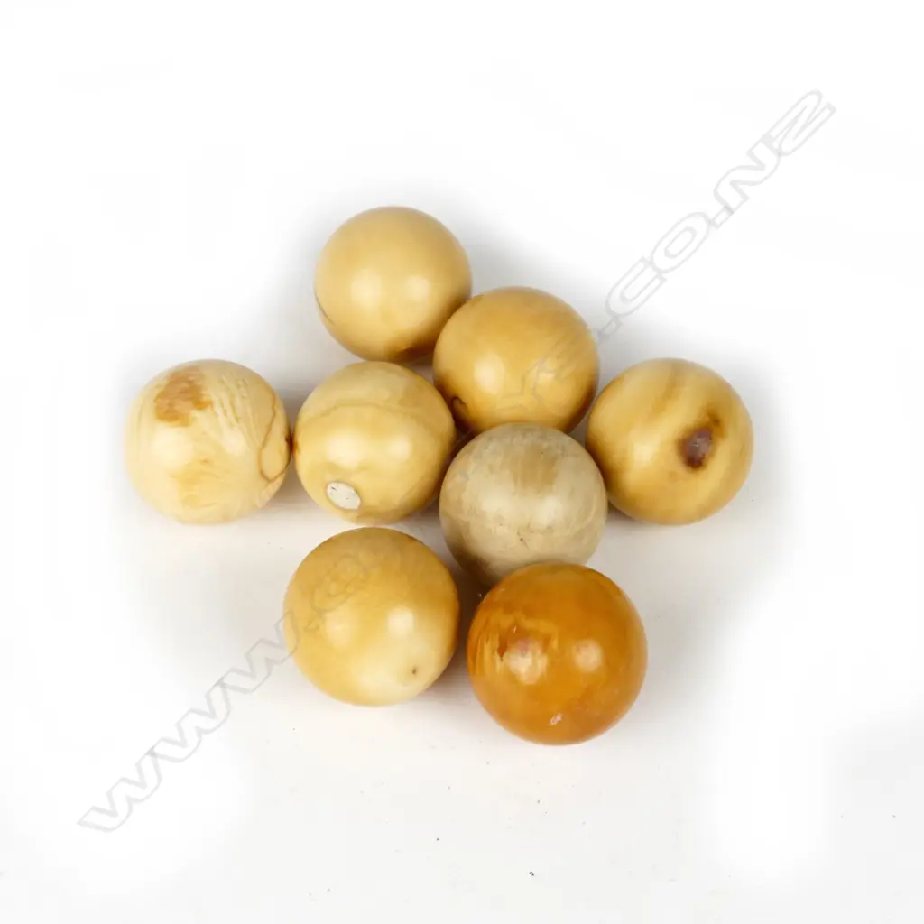 Eight small old ivory balls Image 1++