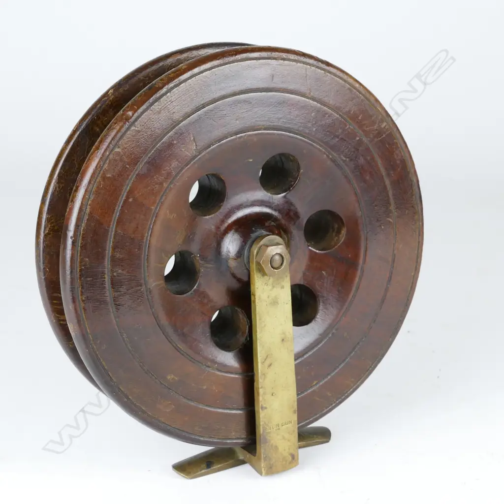 A 7” 'Eaton Sun' walnut centre pin casting/trolling reel Image 1++