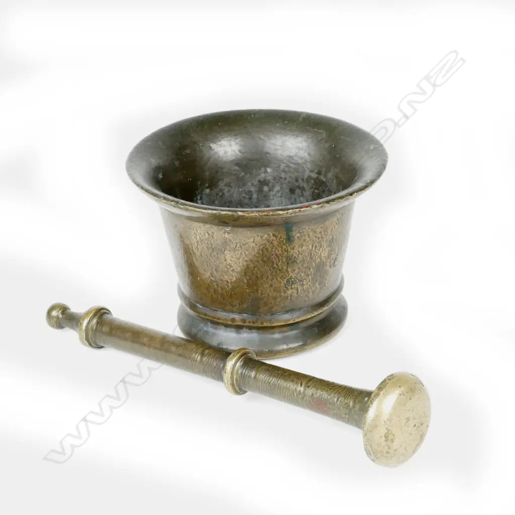 BRASS PESTLE AND MORTAR Image 1++