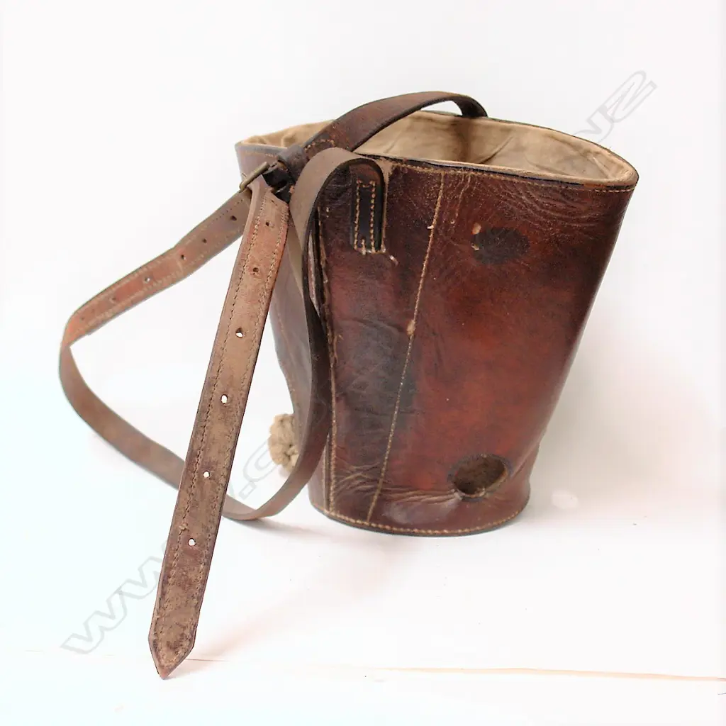 An early 20thC stitched heavy leather horse nose feed bag Image 1++