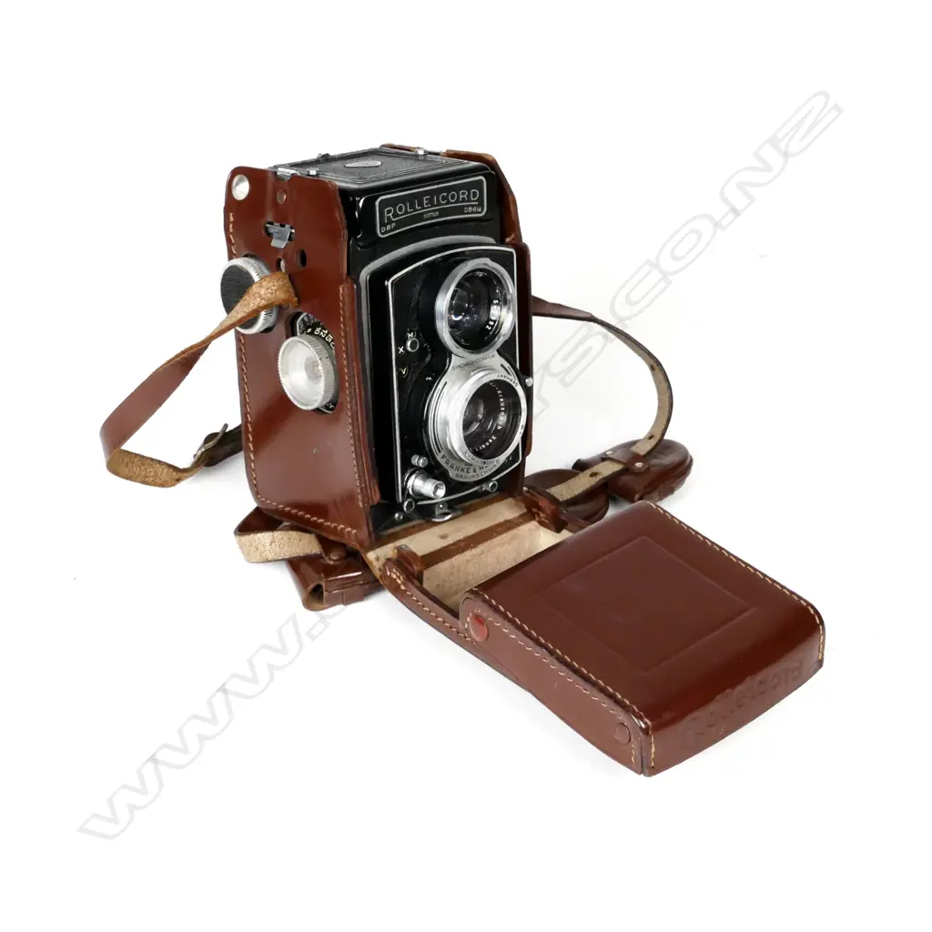 A vintage German Rolleicord studio camera in original case Image 1++