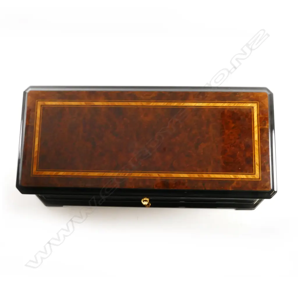 A modern fine quality Swiss music box Image 1++