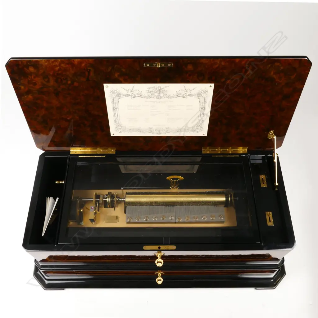 A modern fine quality Swiss music box Image 1++