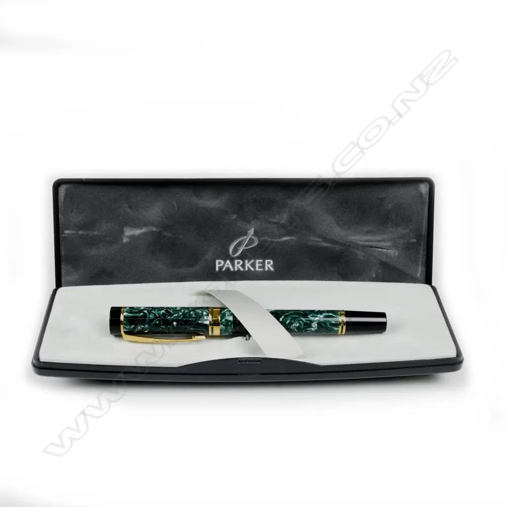 A Parker 'International' fountain pen Image 1++