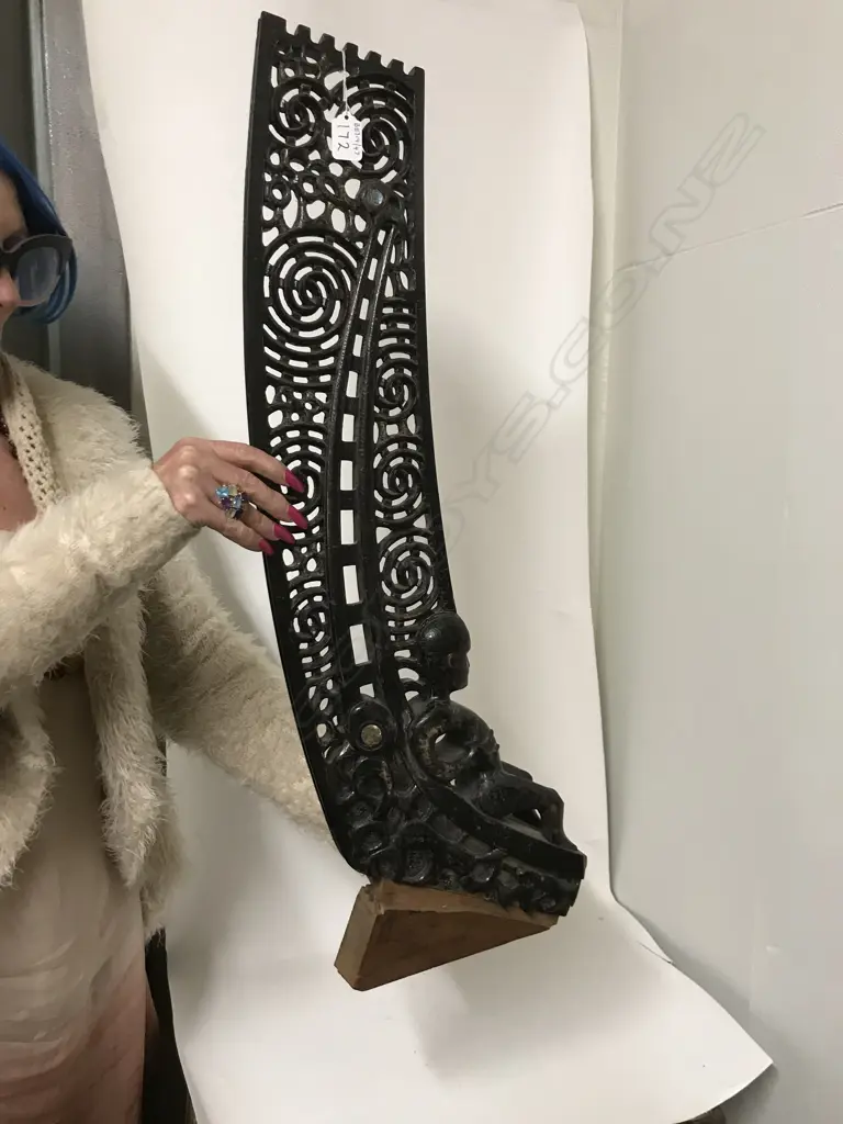 An old Maori carved waka stern post Image 1++