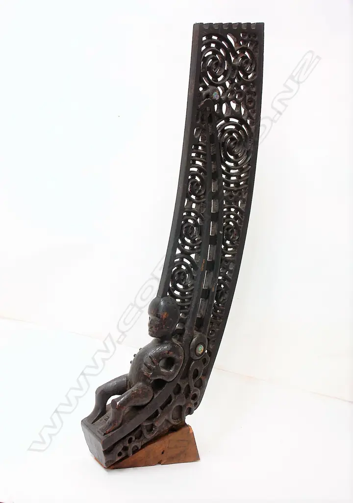 An old Maori carved waka stern post Image 1++