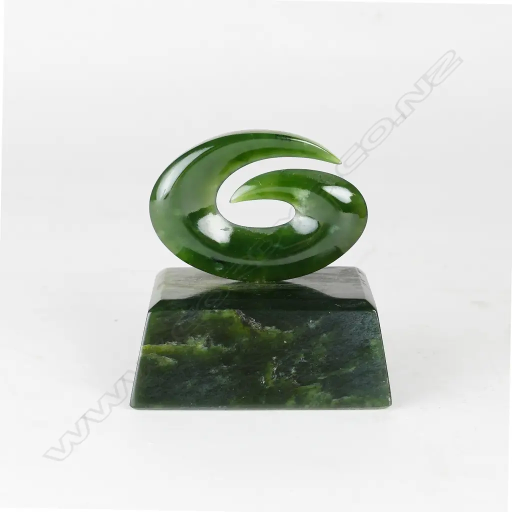 A small Neil Brown pounamu sculpture Image 1++