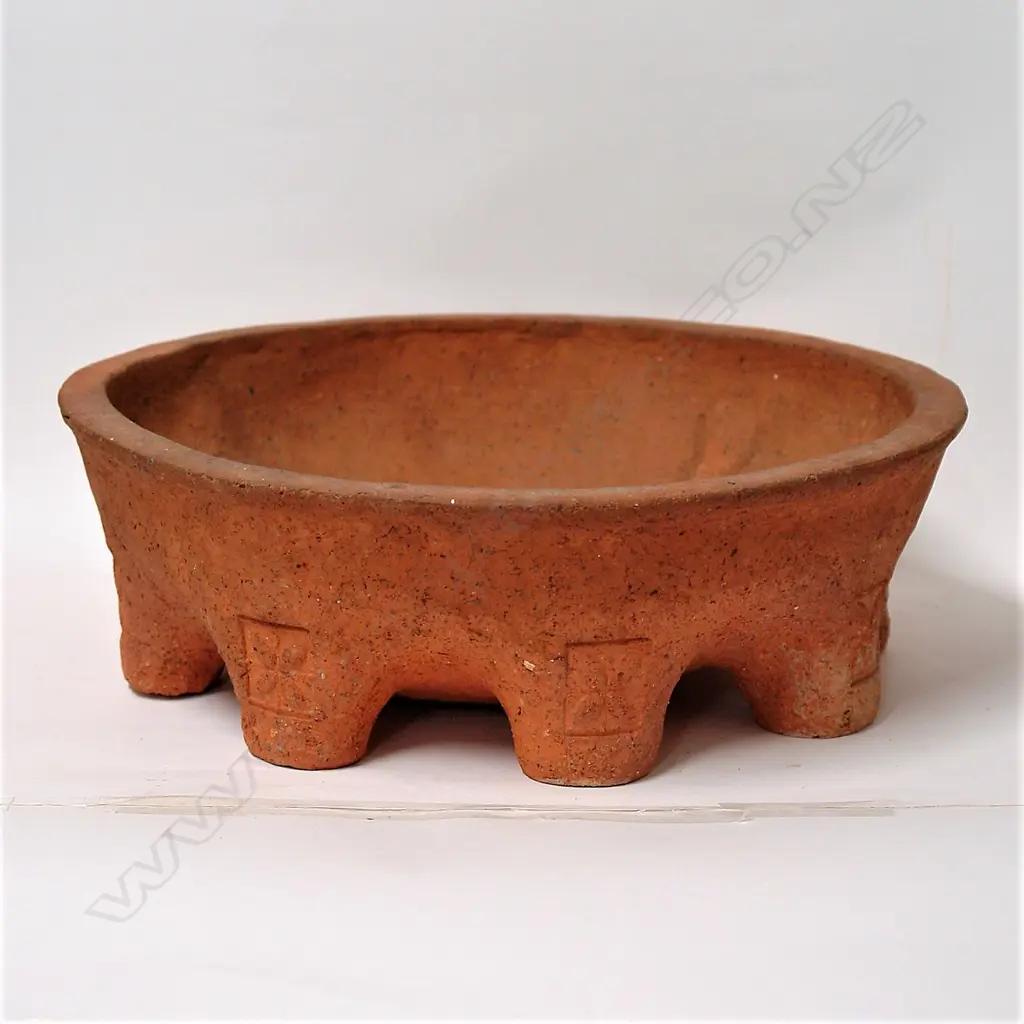 Barry Brickell and Fatu Feu'u sculpted pottery kava bowl Image 1++