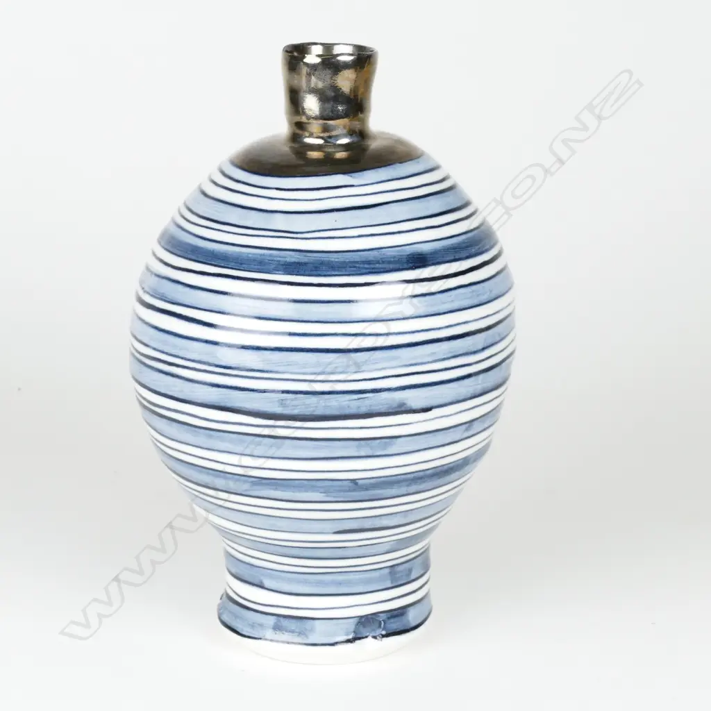 An Aaron Scythe porcelain vase Image 1++