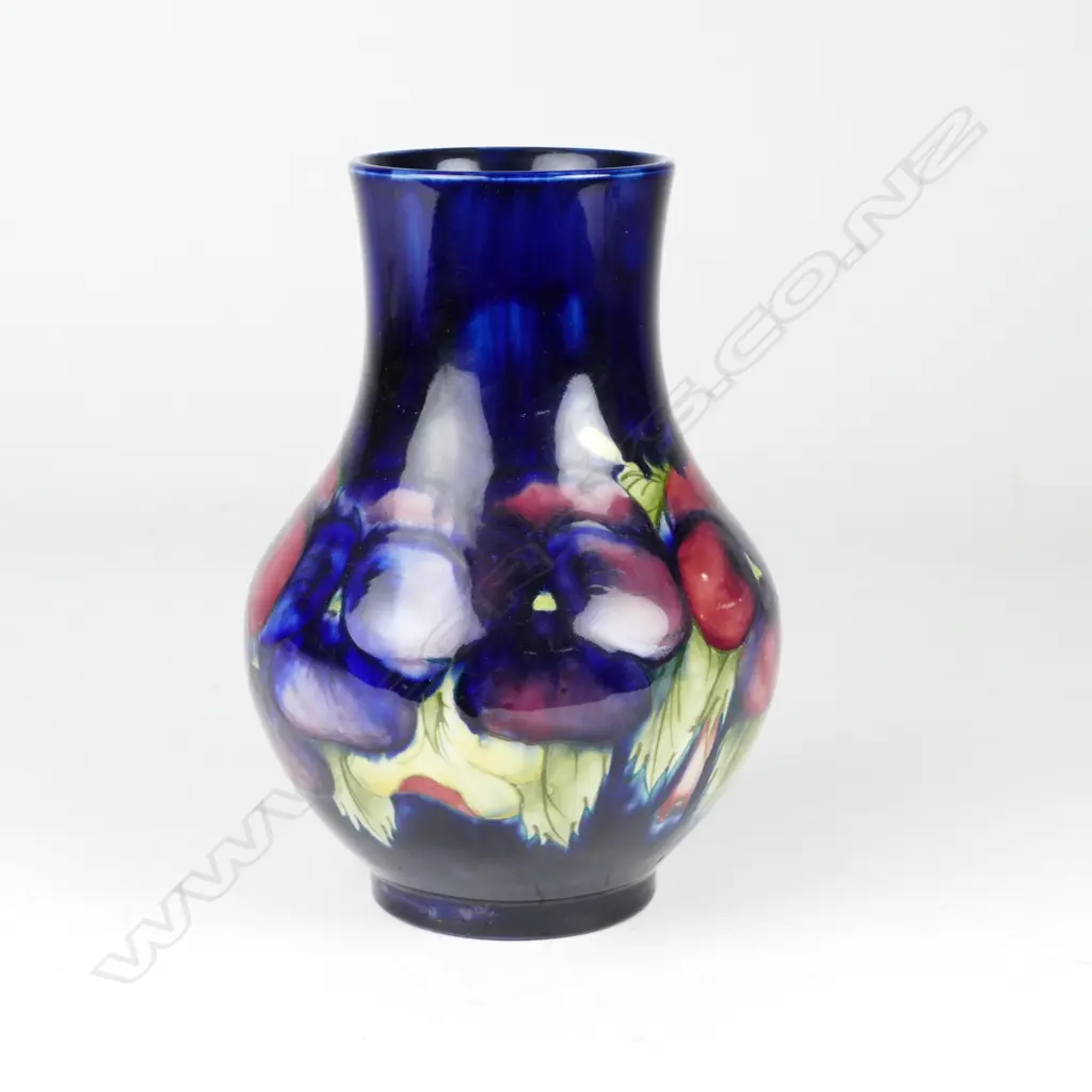 A c.1920s Moorcroft Pansy vase Image 1++