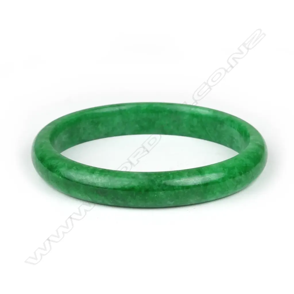A bright green Chinese jade bracelet Image 1++