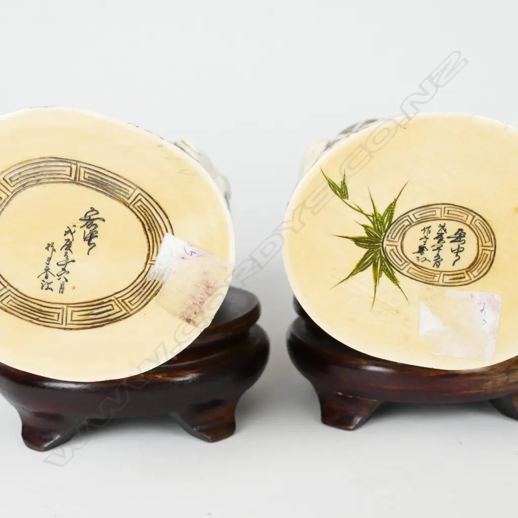 A pair of Chinese ivory figures of noblemen Image 1++