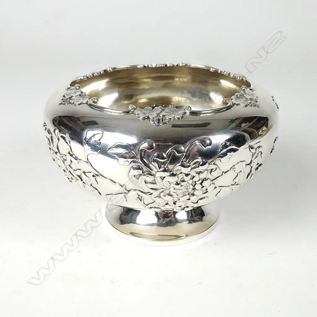 A Chinese silver bowl on short stem Image 1++