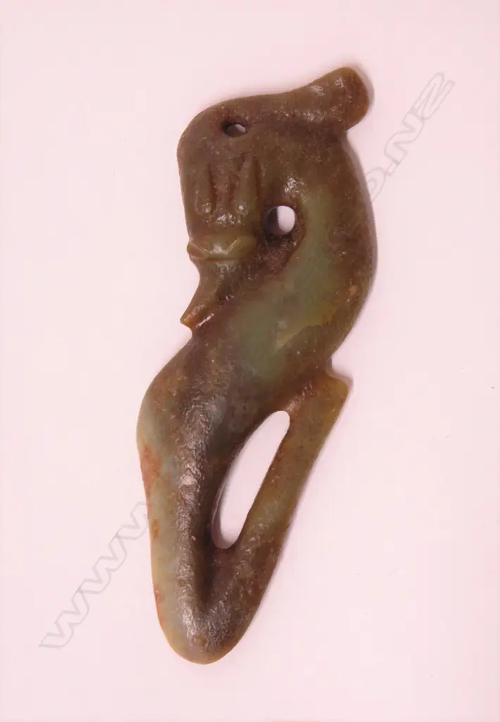 An old (Han Dynasty) dragon form pendant Image 1++