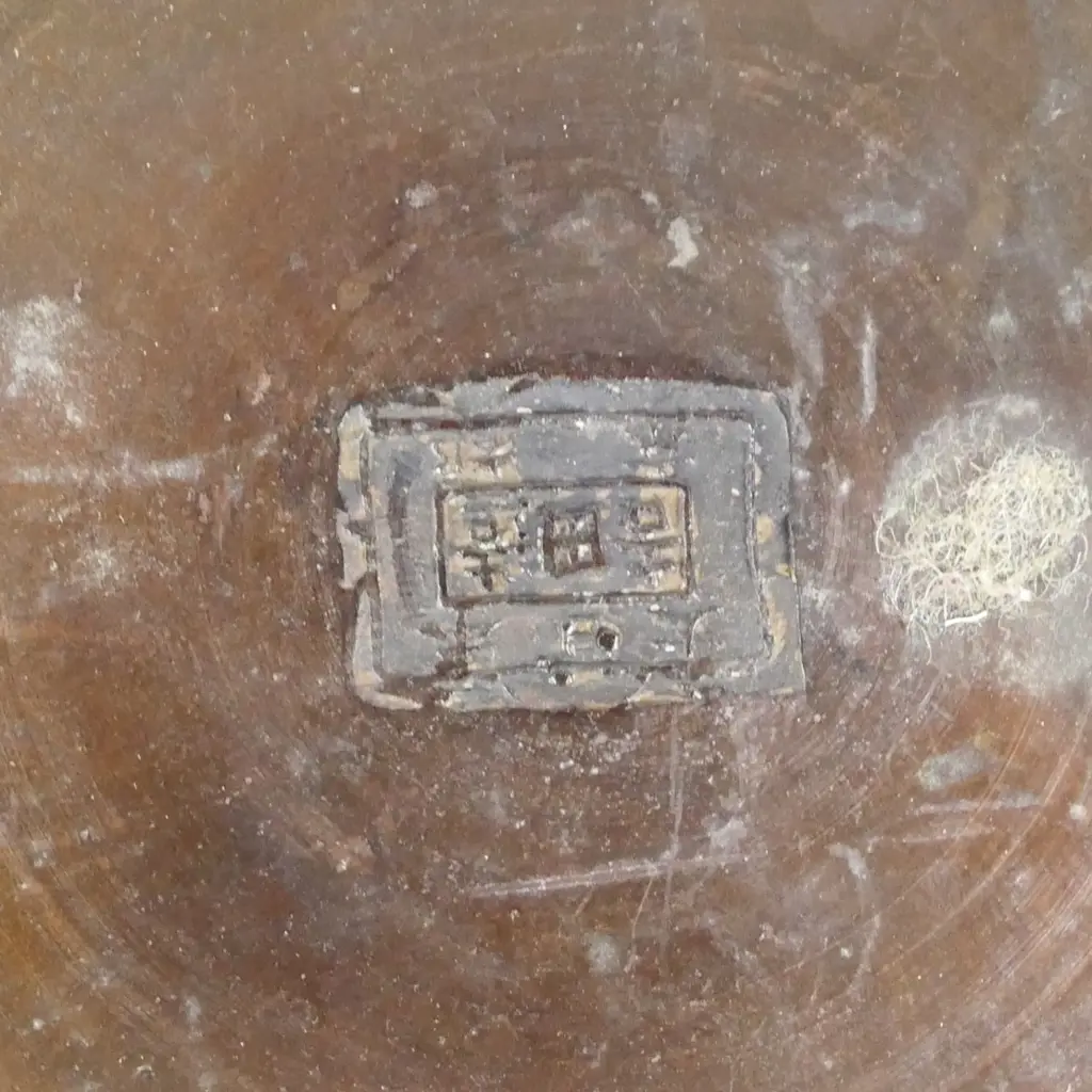 A Chinese bronze jardinière Image 1++