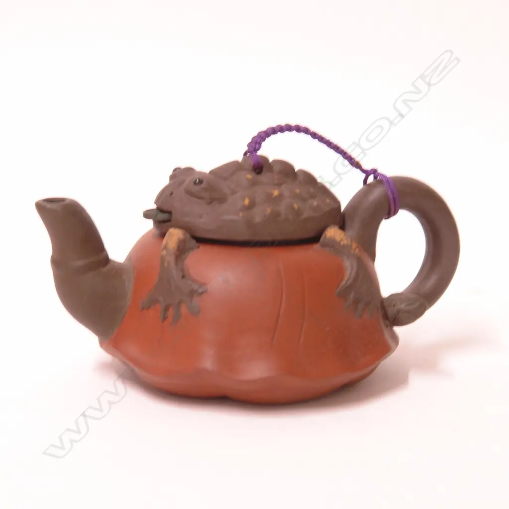 A Chinese Yixing teapot Image 1++