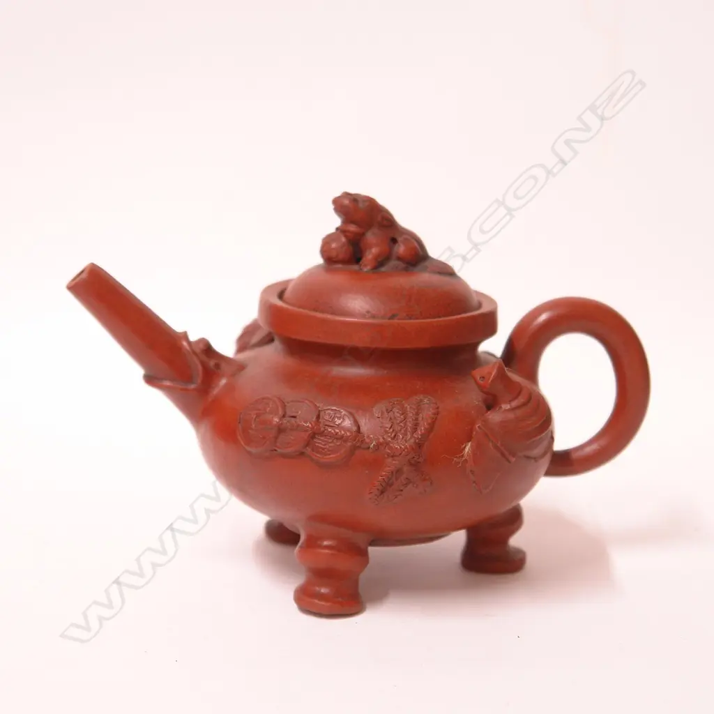 A Chinese Yixing teapot Image 1++