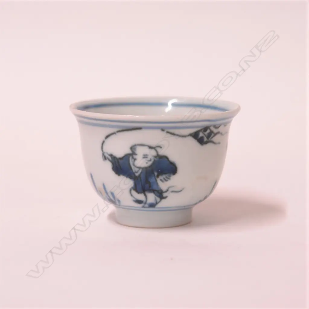 A small and fine Chinese blue and white cup Image 1++