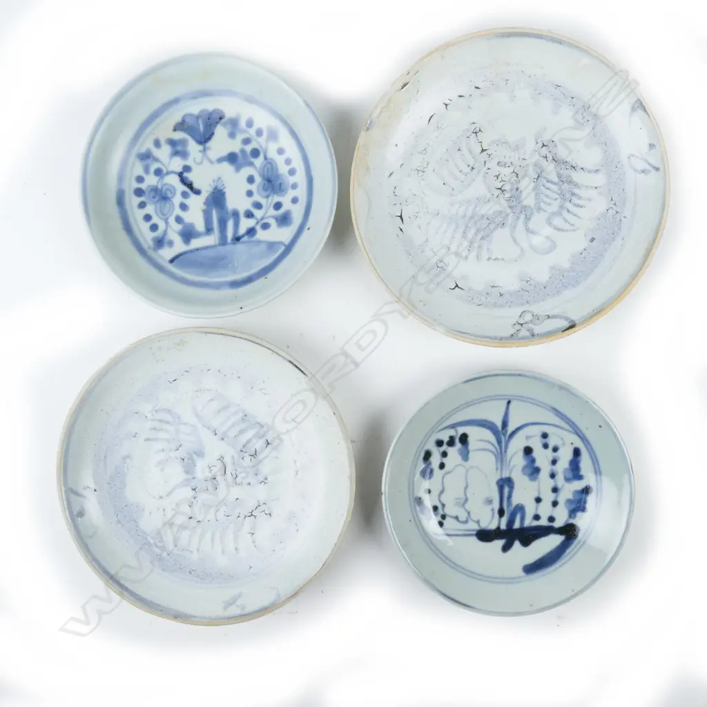 Four small old Chinese blue and white circular dishes Image 1++