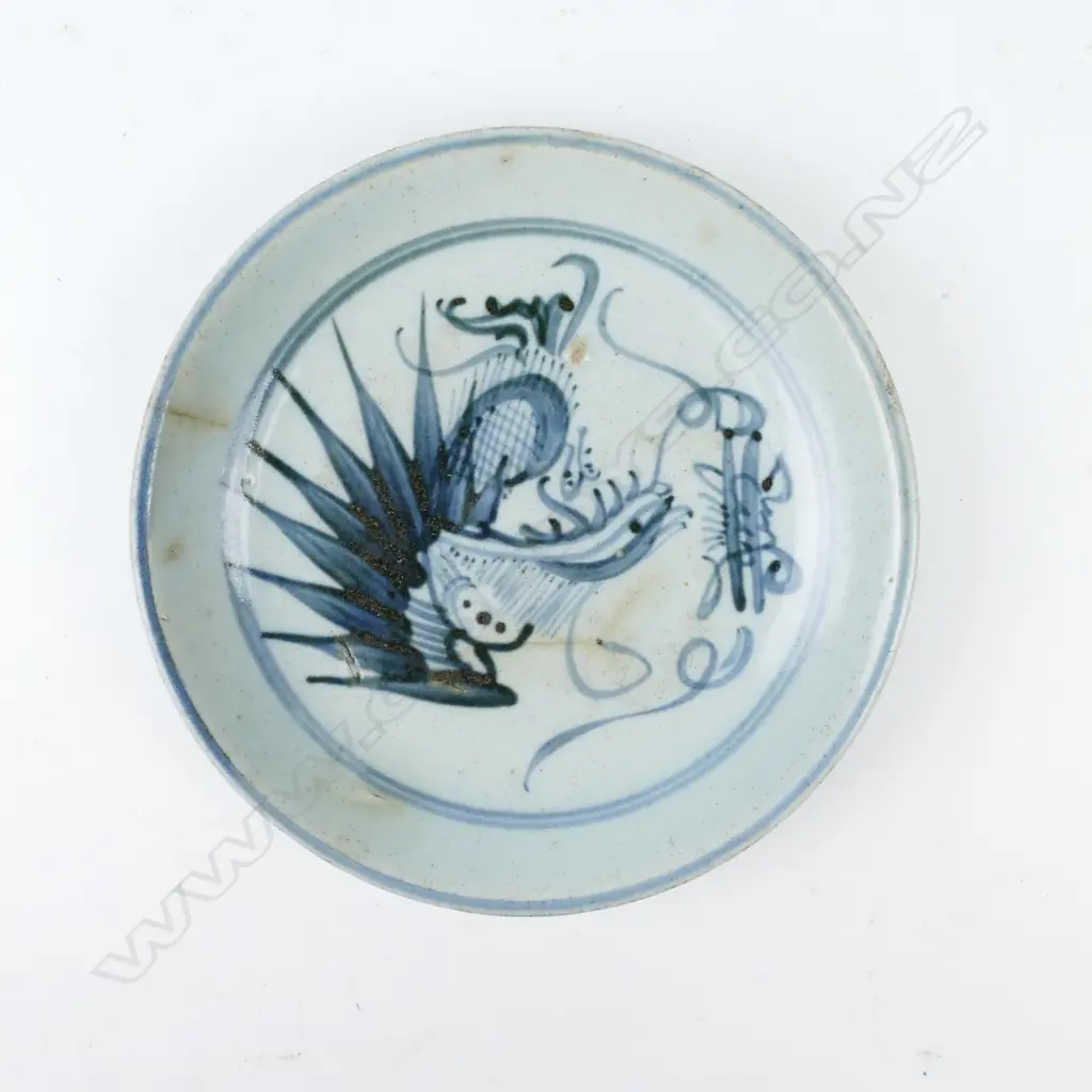 A small old Chinese blue and white circular dish Image 1++