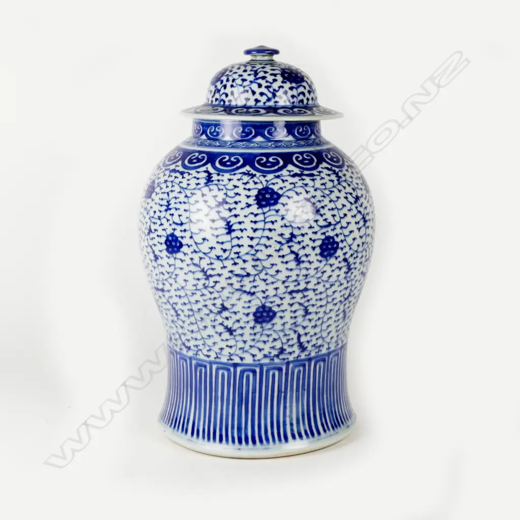A Chinese porcelain baluster jar and cover Image 1++