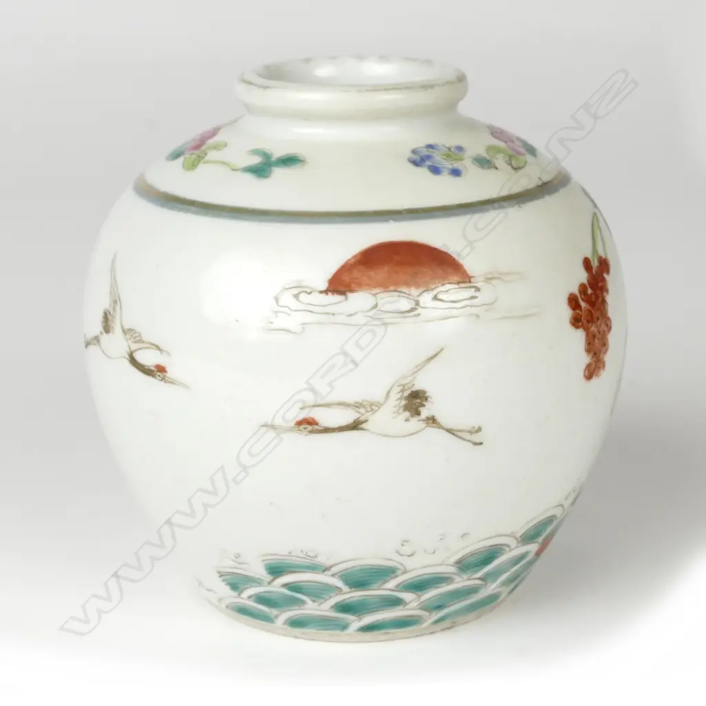 A Chinese famille rose porcelain ginger jar Image 1++