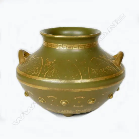A Chinese two-handled tea-dust vase of squat baluster shape
