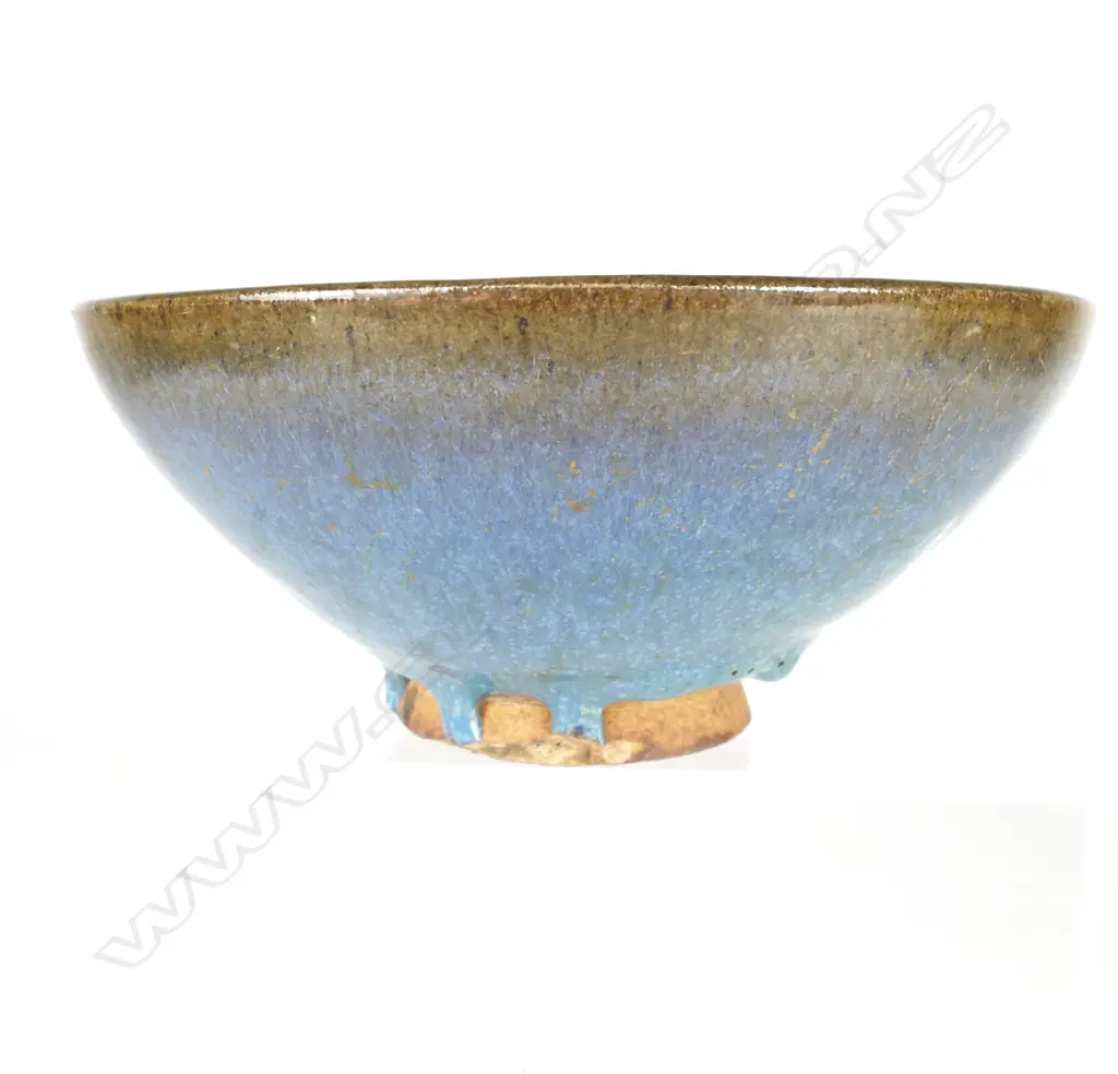 A Chinese Junyao glazed bowl Image 1++
