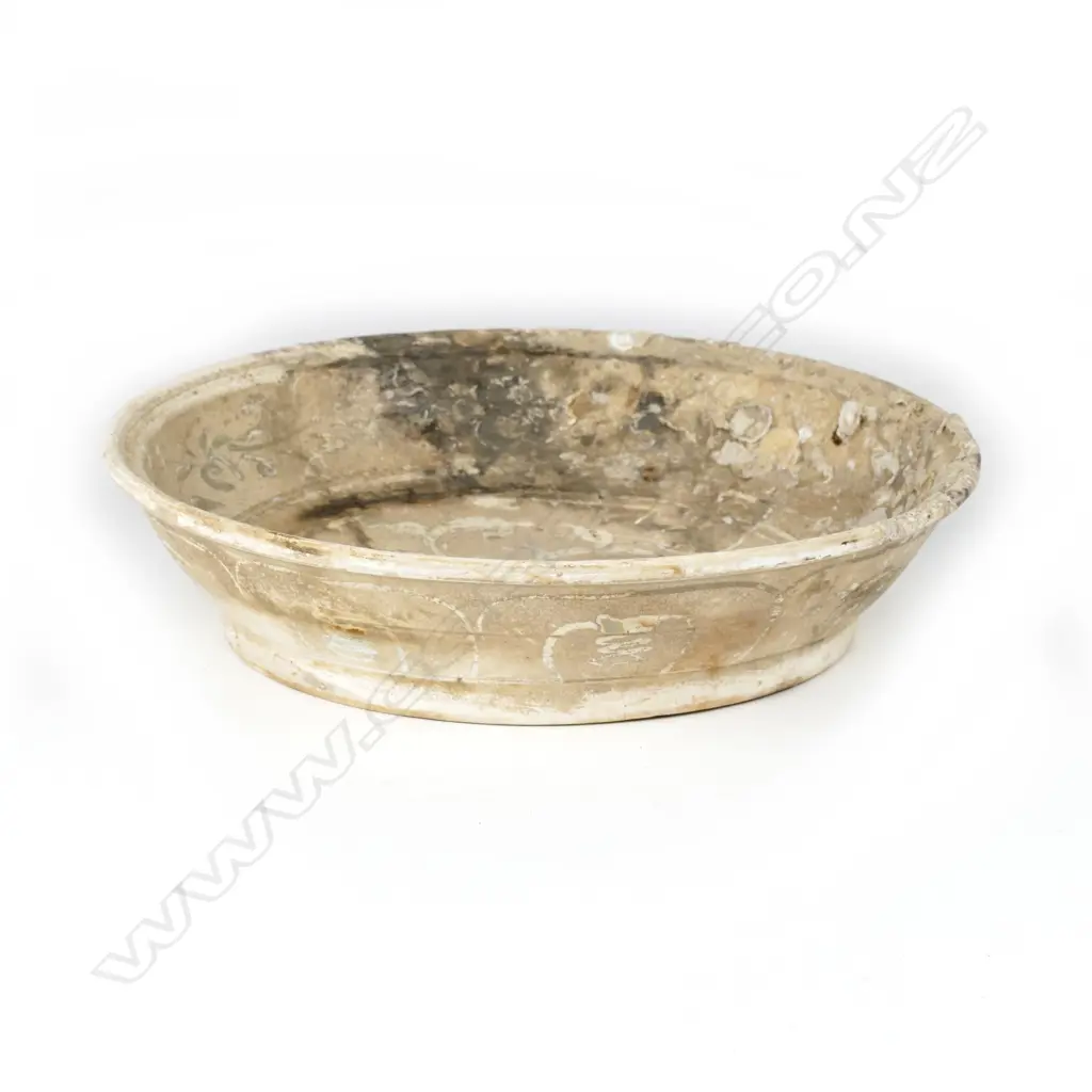 A Chinese porcelain shallow dish Image 1++