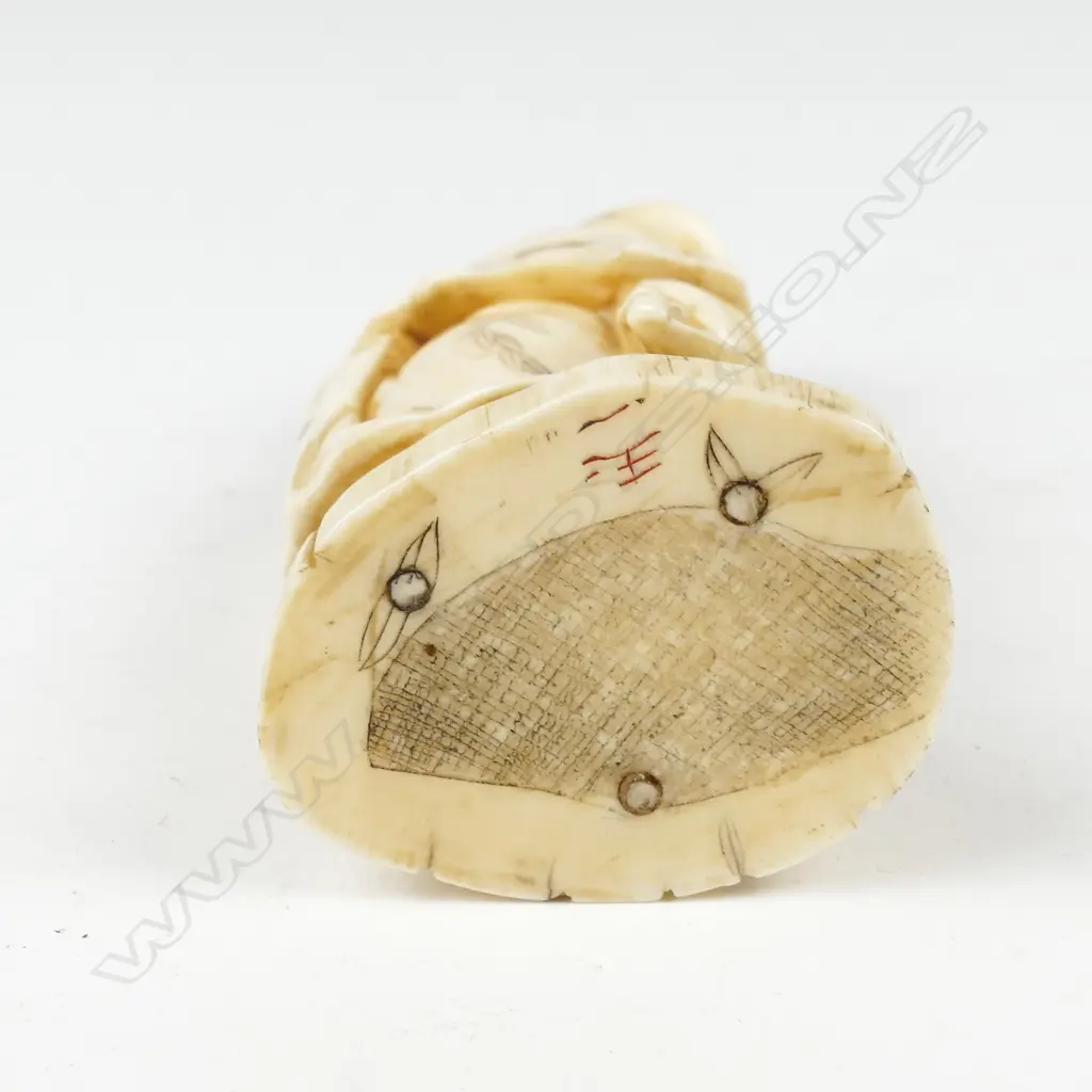 A Japanese marine ivory carving of Kannon Image 1++