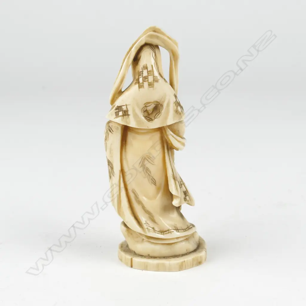 A Japanese marine ivory carving of Kannon Image 1++