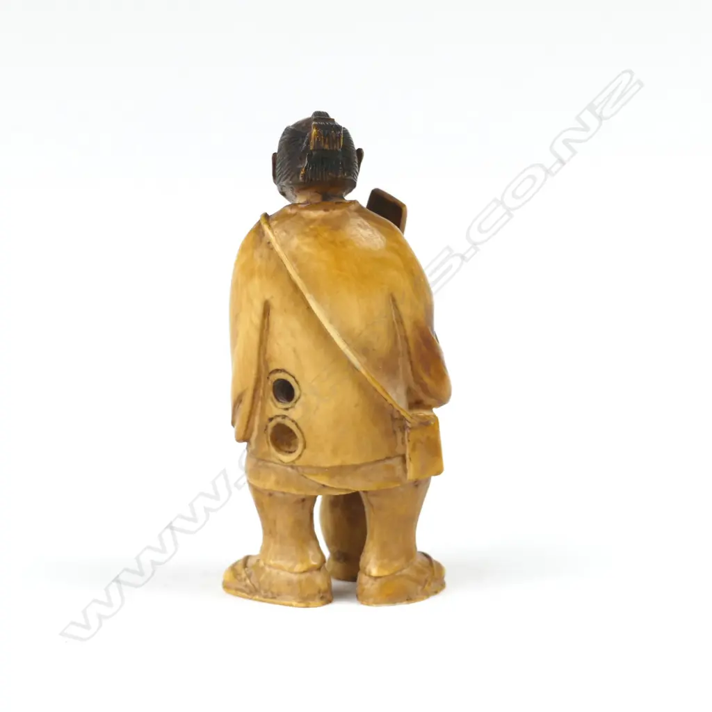 An ivory netsuke Image 1++