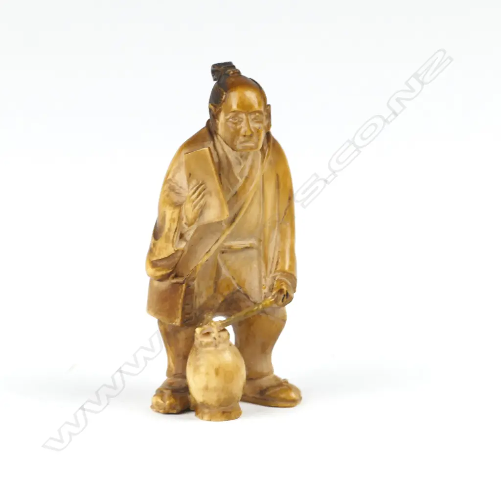 An ivory netsuke Image 1++