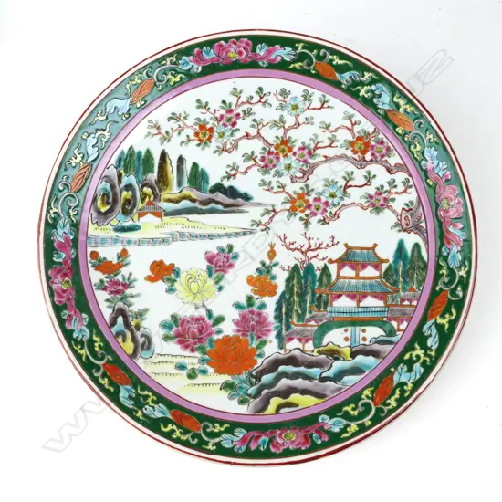 A Japanese 'famille rose' circular charger