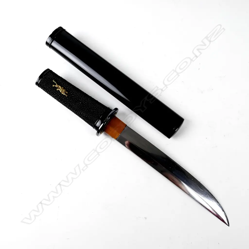 A modern hand-made Japanese tanto with polished steel blade Image 1++